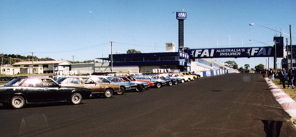 The cars lined up on the lower end of Pitt straight